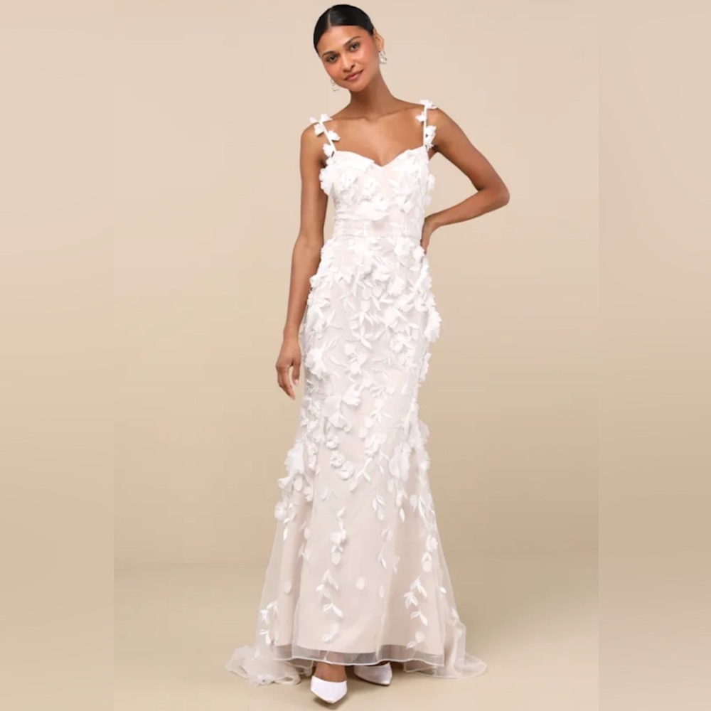 Elliatt White Floral Maxi Dress